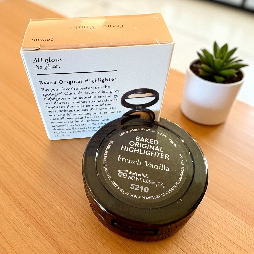 ⚫️ Laura Geller Beauty Baked Natural Glow Highlighter in French Vanilla NIB - Picture 8 of 9